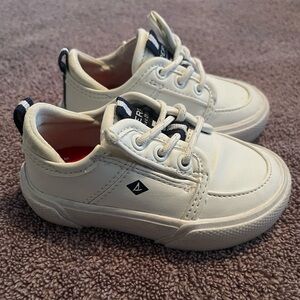 Toddler White Perry Shoes | Size 5